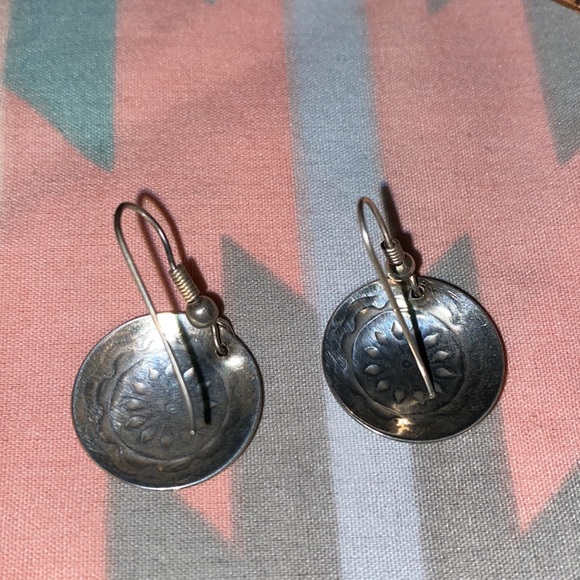 Silver stamped Native American inspired earrings - Picture 3 of 3